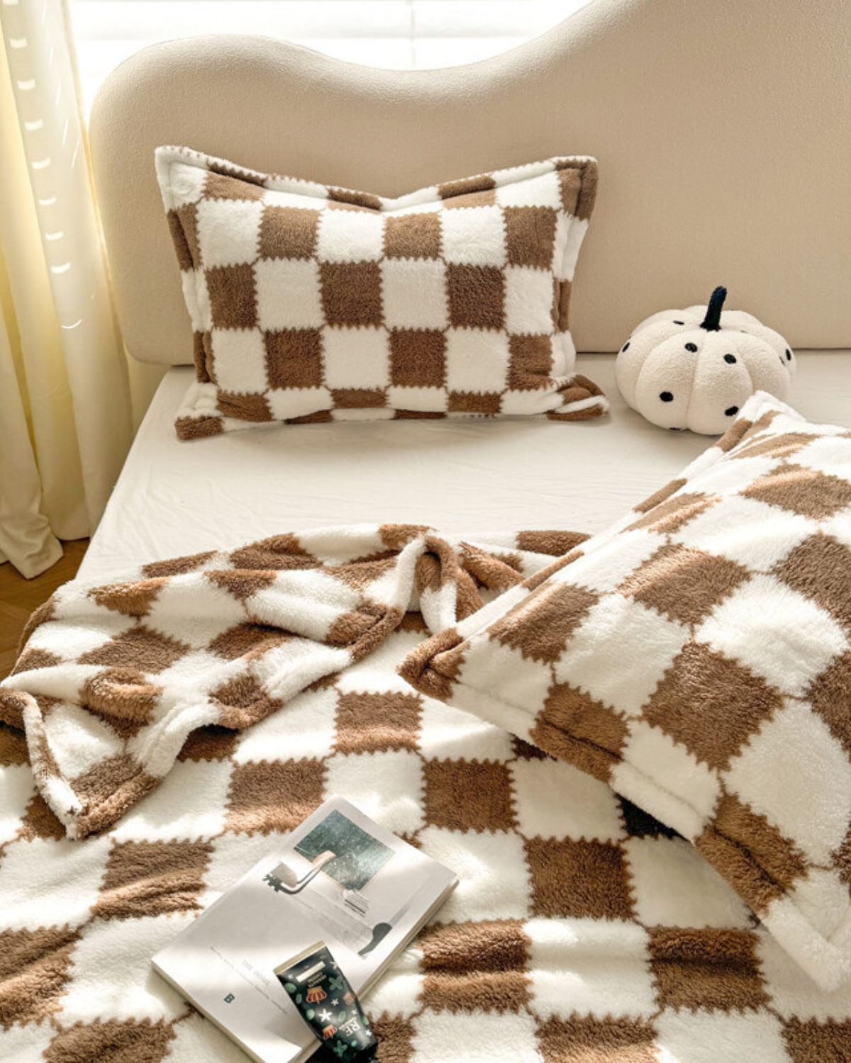 Mid-Century Linen-Shade Throw Blanket — view 8